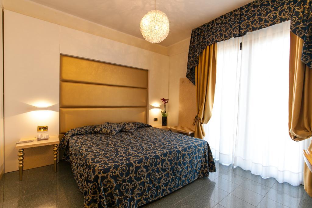 Hotel Ambassador Римини Экстерьер фото
